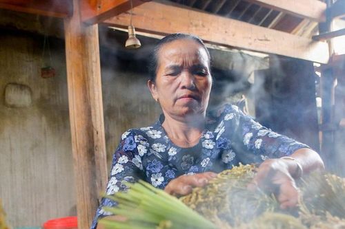 Thơm phức xôi cốm cúng lúa mới của đồng bào Khơ Mú