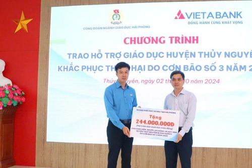 Công đoàn ngành Giáo dục Hải Phòng tặng quà cho thầy trò huyện Thủy Nguyên
