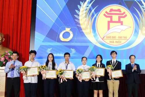 Hà Nội ra mắt đội tuyển tham dự Olympic Khoa học trẻ quốc tế năm 2024