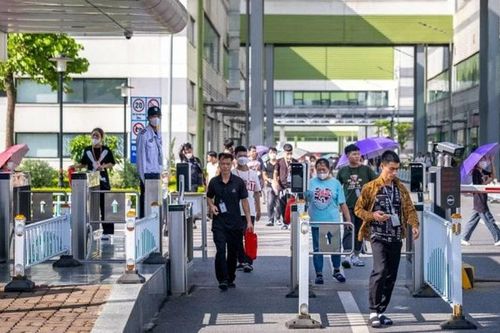 Bật mí lý do các nhà sản xuất Apple chuyển từ Trung Quốc sang Việt Nam đang 'khát' nhân công