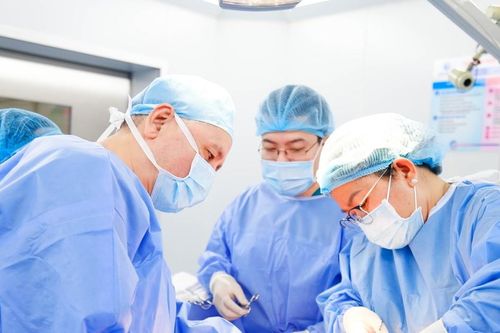 Em bé thứ 4 được 'sửa' dị tật tim trong bụng mẹ chào đời khỏe mạnh