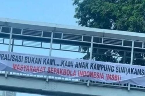 NHM Indonesia giăng biểu ngữ phản đối đội tuyển nhập tịch cầu thủ