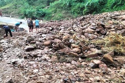 Nhiều tuyến đường ở miền núi Nghệ An sạt lở nghiêm trọng