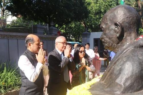 Kỷ niệm 155 năm ngày sinh nhà lãnh đạo phong trào giành độc lập của Ấn Độ Mahatma Gandhi