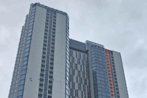 Chủ tòa nhà 5 sao vỡ cả loạt kính ở Hạ Long 'chưa nhận được 1 đồng bảo hiểm'