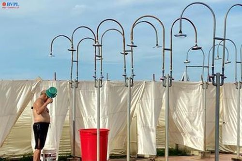 Du khách phải tắm bằng 'gáo' trên công trình trăm tỉ ven biển Sầm Sơn