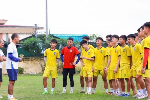 Âu Văn Hoàn, Hải Nam, Đình Đồng làm huấn luyện viên đào tạo trẻ ở Sông Lam Nghệ An