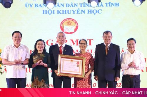 Hội Khuyến học Hà Tĩnh đón nhận Huân chương Lao động hạng Nhất