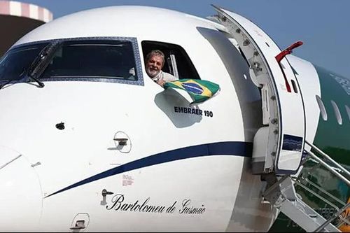 Chuyên cơ chở Tổng thống Brazil Lula da Silva gặp sự cố kỹ thuật