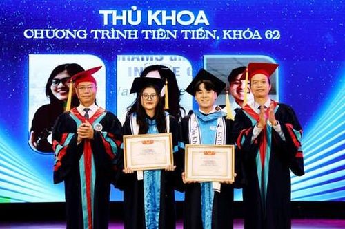 Vượt qua đại dịch, 256 cử nhân Kinh tế quốc dân tốt nghiệp với thành tích cao