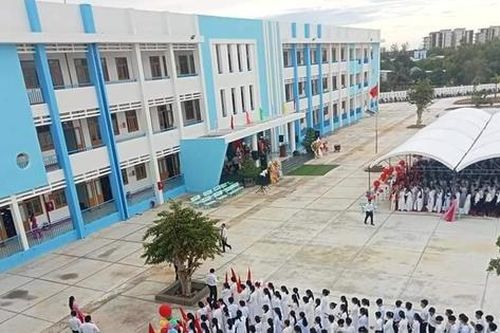 Bình Định: Hoàn trả ti vi, dừng vận động phụ huynh đóng góp làm nhà xe sai quy định