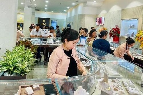 Hoang mang vì giá vàng 'tăng nóng', cử tri Đà Nẵng kiến nghị cần kiểm soát hiệu quả