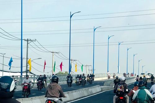 TPHCM: Thông xe cầu Nam Lý sau 8 năm thi công