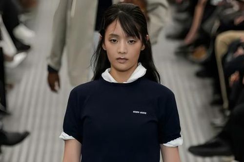 Ngôi sao châu Á bị chê tơi tả trên sàn diễn Paris Fashion Week