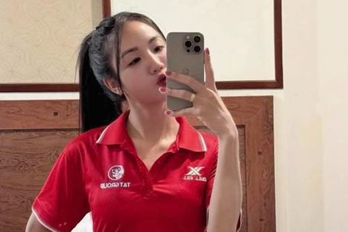 'Hoa khôi' tuyển nữ Việt Nam khoe vòng eo nhỏ xíu