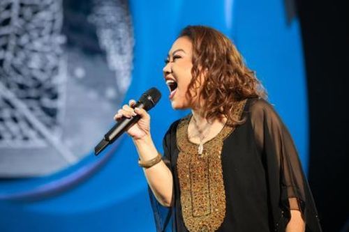Siu Black được khen ngày càng trẻ sau 1 năm tái hôn