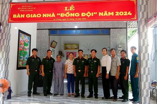 Trao nhà Đồng đội cho quân nhân chuyên nghiệp