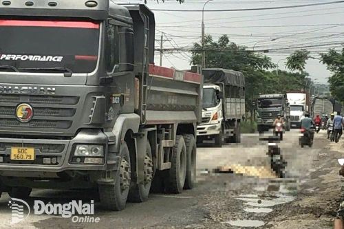 Xe ben va chạm xe máy làm một phụ nữ tử vong trên 'tuyến đường đau khổ' thuộc huyện Vĩnh Cửu