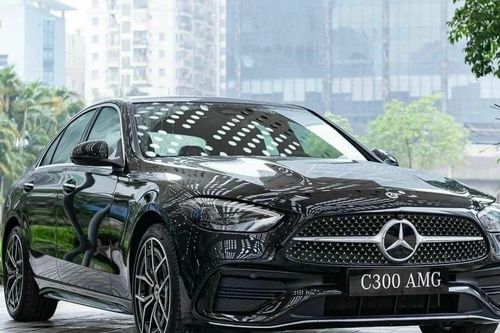 Mercedes-Benz C300 AMG: Mẫu xe sang có giá trên 2 tỷ đồng trong tháng 10-2024