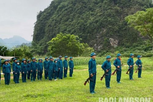 Nhất Hòa xây dựng và huấn luyện lực lượng dân quân 'vững mạnh, rộng khắp'