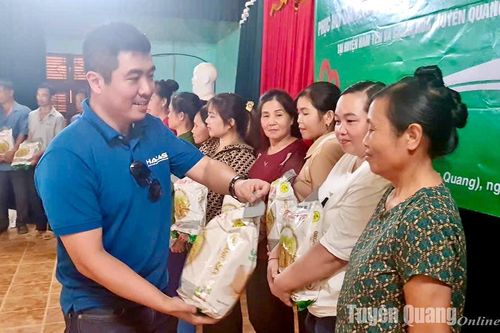 Hỗ trợ 5 tấn ngô giống cho người dân Hàm Yên và Chiêm Hóa bị thiệt hại do cơn bão số 3