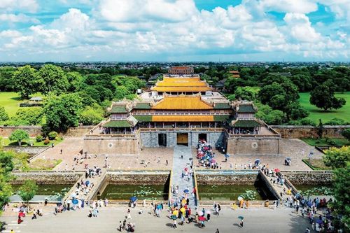 Du lịch Huế: Đừng để đi sớm, về muộn - Kỳ 1: Tiên phong nhưng chưa bứt phá