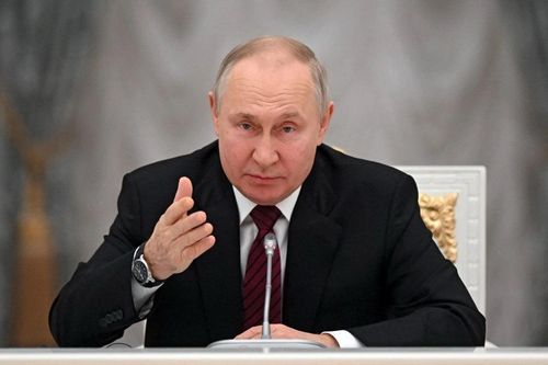 Quốc tế nổi bật: Ông Vladimir Putin gấp rút tăng cường binh lính