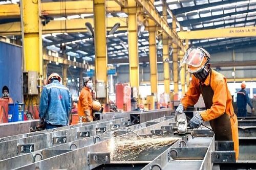 Bão Yagi khiến ngành sản xuất của Việt Nam quay đầu giảm