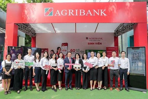Agribank tiên phong trong phát triển kinh tế và trách nhiệm xã hội