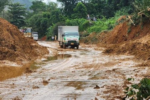 Hà Giang thông xe khu vực sạt lở quốc lộ 2