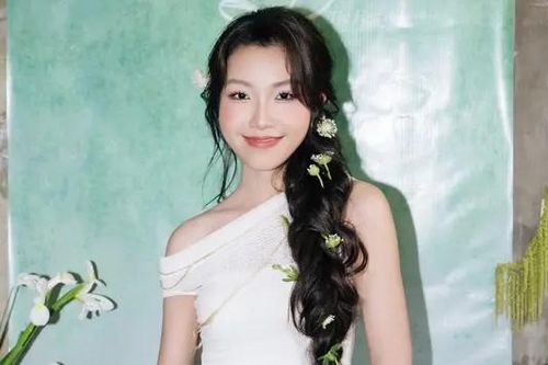 'Nàng thơ' Vy Vy ra mắt album đầu tay