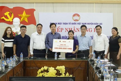 Báo Nhân dân trao kinh phí hỗ trợ khắc phục hậu quả mưa bão tại huyện Bảo Lạc