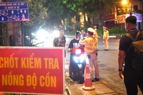 Khiển trách Phó Giám đốc Ban quản lý dự án quận Hoàn Kiếm vi phạm nồng độ cồn