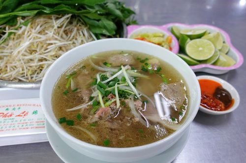 Cầm 100 nghìn thưởng thức phở Lệ 2 năm liên tiếp được Michelin đề xuất