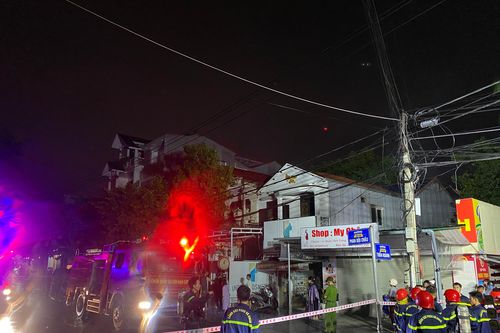 Cháy dữ dội tại cơ sở kinh doanh trầm hương ở Thừa Thiên - Huế