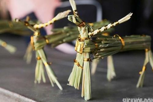 Về xứ Đoài xem nghệ nhân biến rơm rạ thành trâu, ngựa