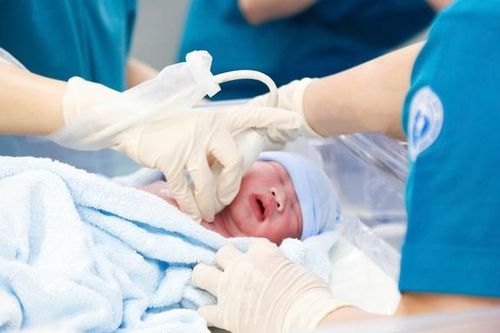 Thêm một em bé được thông tim can thiệp bào thai chào đời khỏe mạnh