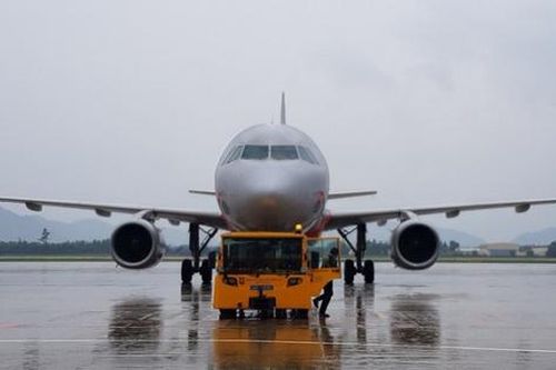 Hàng loạt chuyến bay từ Việt Nam bị ảnh hưởng do bão Krathon