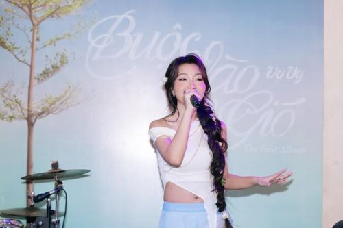 'Nàng thơ' Vy Vy ra mắt album đầu tay 'Buộc vào cơn gió'