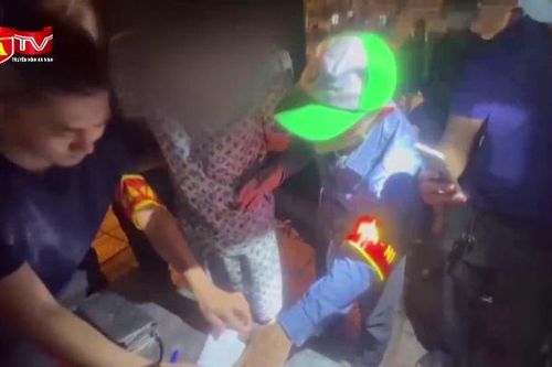 Bí mật ẩn giấu trong chiếc ô tô mang biển kiểm soát Lạng Sơn