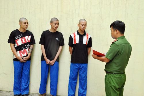 Truy bắt nhóm đối tượng dùng 'phóng lợn' chặn đường cướp xe máy