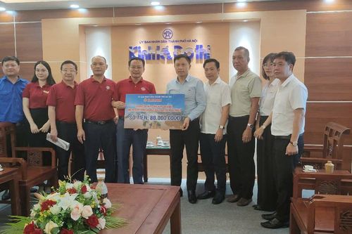 Trường HHT và Báo Kinh tế & Đô thị chung tay ủng hộ vùng lũ lụt