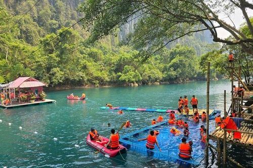 Du lịch miền Trung đón nhiều khởi sắc