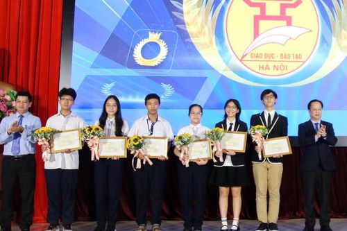 Ra mắt Đội tuyển học sinh tham dự Olympic Khoa học trẻ quốc tế năm 2024