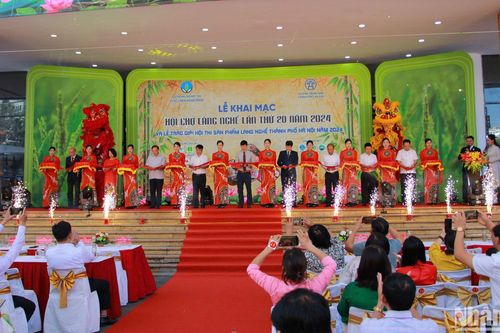 Gần 100 đơn vị, doanh nghiệp tham gia Hội chợ làng nghề lần thứ 20