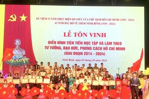 Ninh Bình tôn vinh 65 tập thể, cá nhân điển hình tiên tiến trong học tập, làm theo tư tưởng, đạo đức, phong cách Hồ Chí Minh