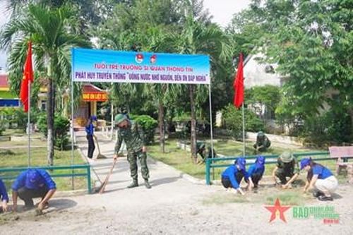 Trường Sĩ quan Thông tin kết hợp làm tốt công tác dân vận trong diễn tập