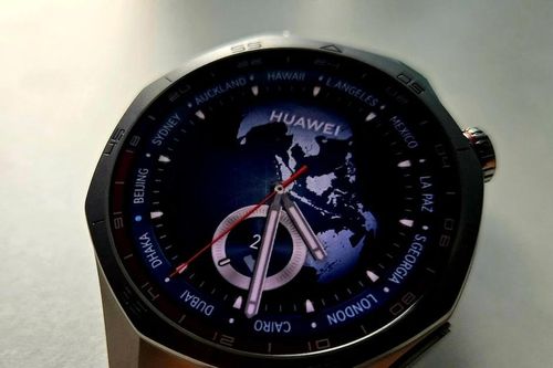 Mượt mà, sang trọng khi mang Huawei GT5 Pro titan trên tay