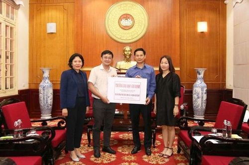 Gần 2.000 tỷ đồng ủng hộ đồng bào vùng bão lũ