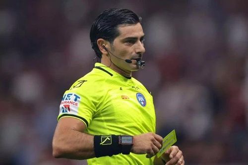 Dọa giết cầu thủ, trọng tài Champions League bị đình chỉ